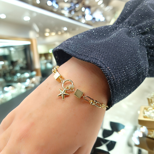 Yıldızlı Altın Bileklik Ataç Zincirli Yıldızlı Altın Bileklik Ataç Zincirli