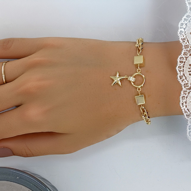 Yıldızlı Altın Bileklik Ataç Zincirli Yıldızlı Altın Bileklik Ataç Zincirli