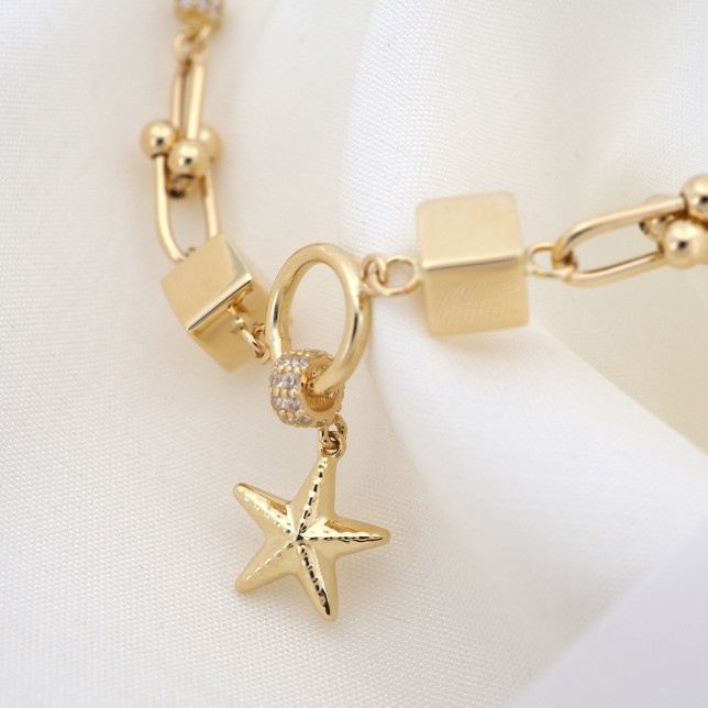 Yıldızlı Altın Bileklik Ataç Zincirli Yıldızlı Altın Bileklik Ataç Zincirli